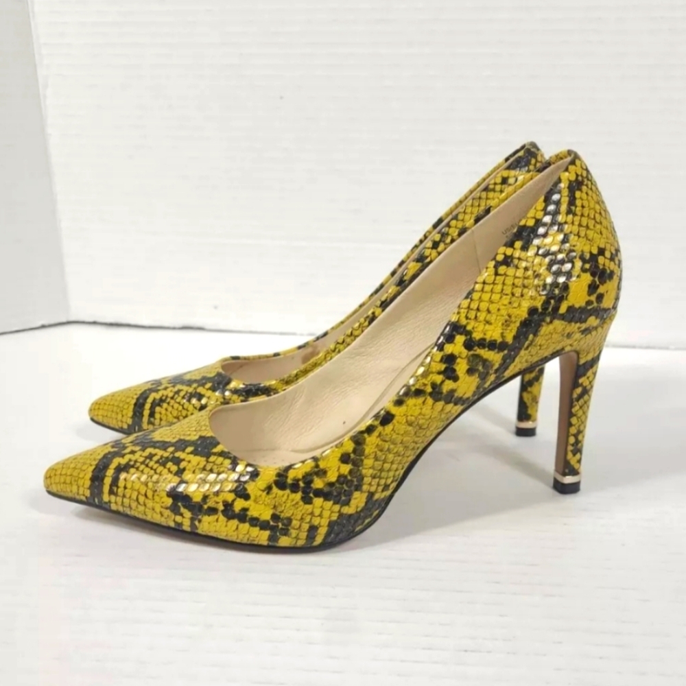 Kenneth Cole Riley 85 Pointed Toe Pump Heel Snake Print Yellow Shoe Women's sz 6